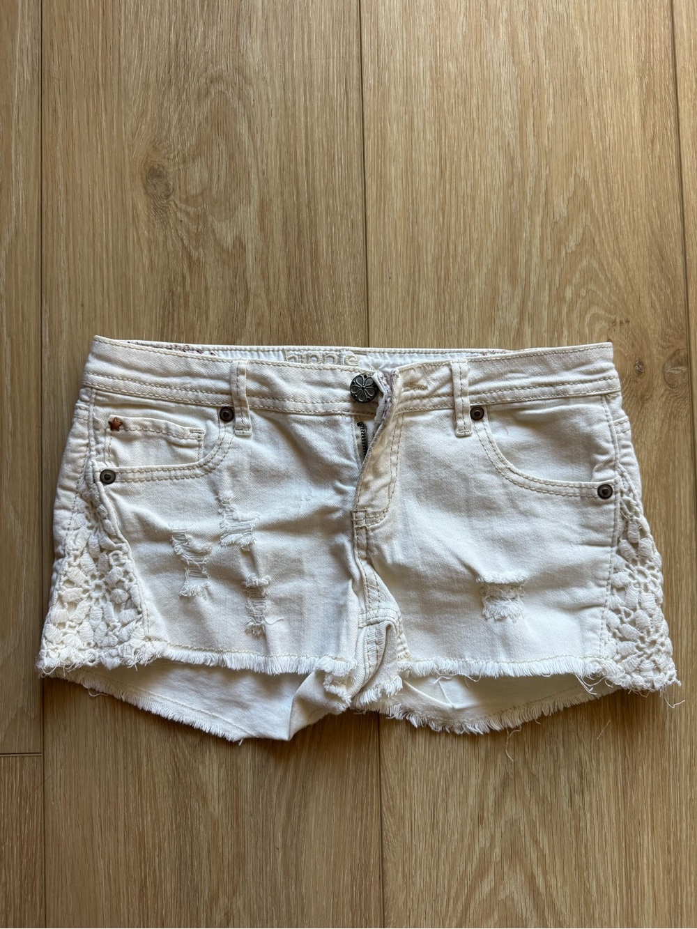 Vanilla Star White Crochet Lace Denim Shorts Size 5 Boho Y2K